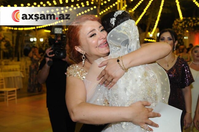Qızını gəlin köçürən Əməkdar artist kövrəldi - Fotolar