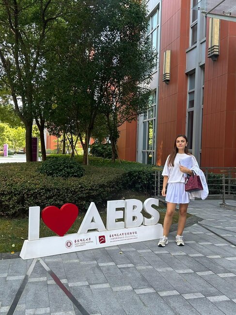 Vaqiflə Samirənin qızı Çində təhsil alacaq - Foto