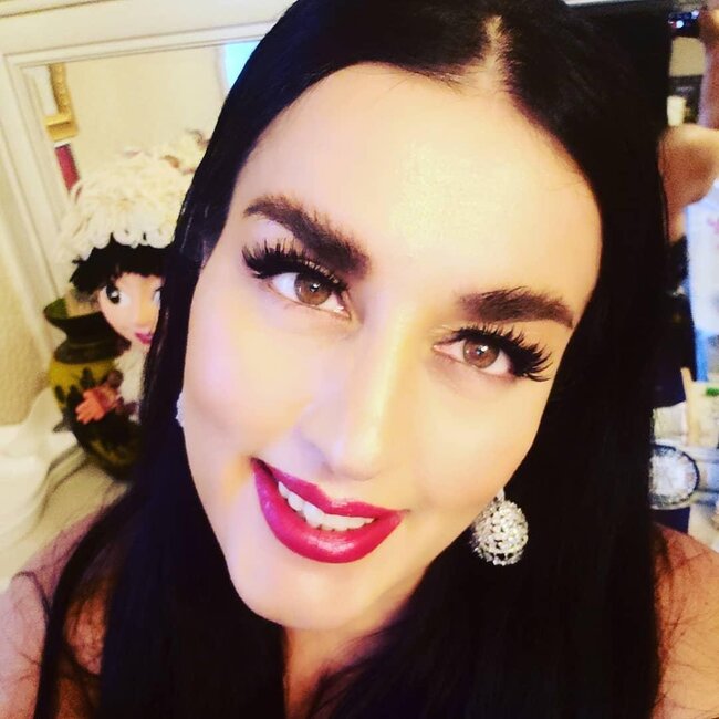 Qaşlarını dəyişən Elzanı Monika Belluççiyə oxşatdılar - Fotolar
