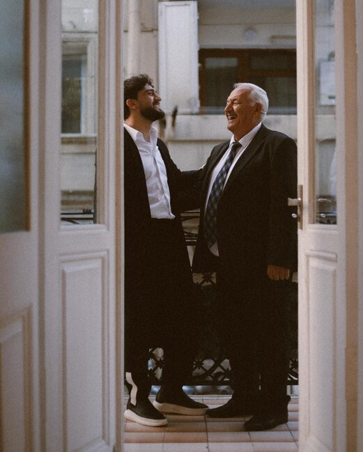 Coninin Bakıda babası və nənəsi ilə çəkdirdiyi səmimi - Fotoları