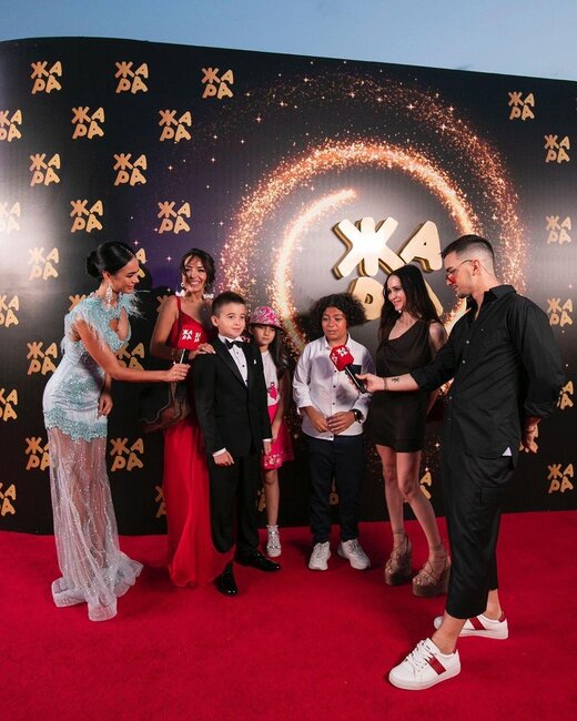 Ulduzlar qırmızı xalçada - Fotolar