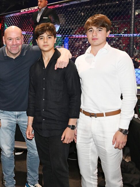 Prezidentin nəvələri Dana Uayt və Həbib Nurməhəmmədovla bir arada