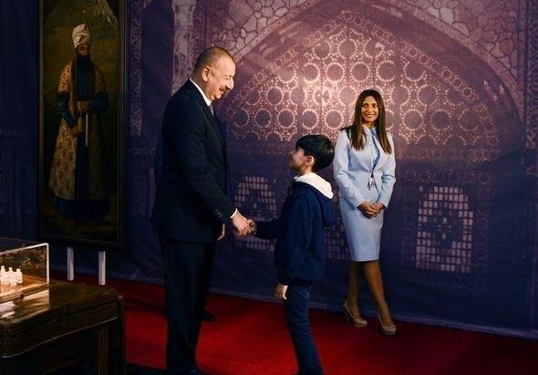 Prezident və xanımı sərgidə - Fotolar