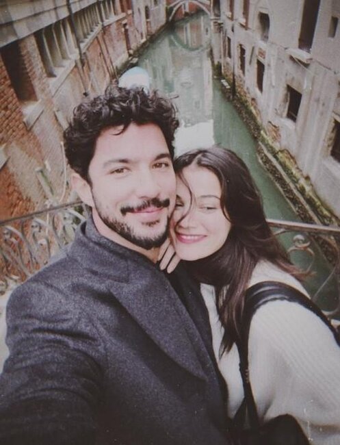 Hande Erçellə getdiyi muzeyə bu dəfə Pınarı apardı