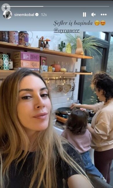 "Selena" qızıyla mətbəxdə - FOTO
