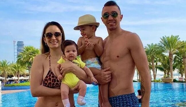 "Adam həyat yoldaşı ilə belə foto paylaşmaz, sil bunu" - FOTOLAR