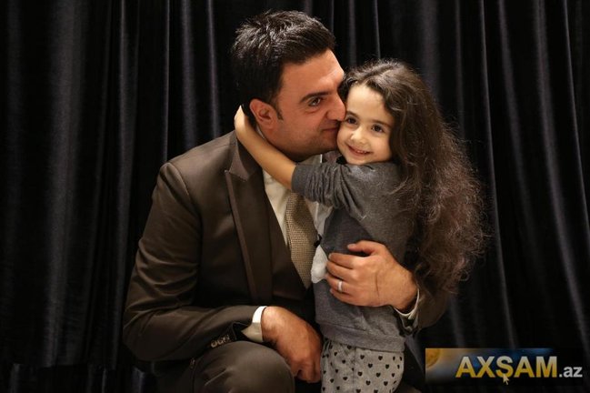 Aparıcı Nəsib Nur qızı ilə açılışda - FOTOLAR