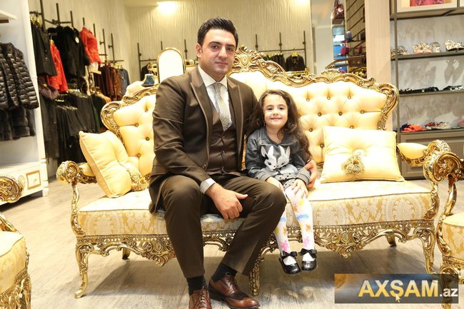 Aparıcı Nəsib Nur qızı ilə açılışda - FOTOLAR