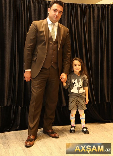 Aparıcı Nəsib Nur qızı ilə açılışda - FOTOLAR