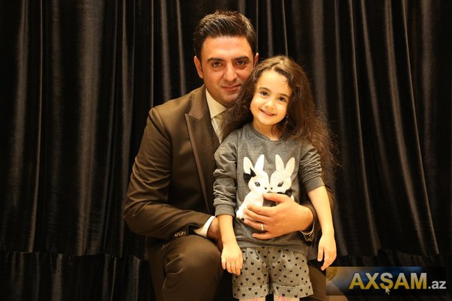 Aparıcı Nəsib Nur qızı ilə açılışda - FOTOLAR