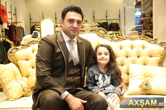 Aparıcı Nəsib Nur qızı ilə açılışda - FOTOLAR