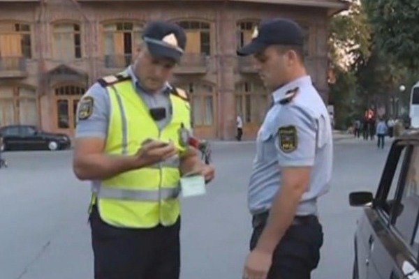 Reyd zamanı polis saxlanıldı - Ciddi xəbərdarlıq edildi - VİDEO