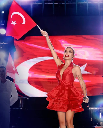 "Mənə paxıllıq edənlərə səslənirəm! Adımdan reklam qazanacaqlar deyə..." - İrem Derici - FOTOLAR