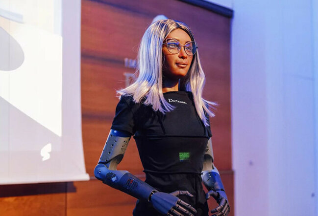 Süni intellekt rəhbər kürsüsündə