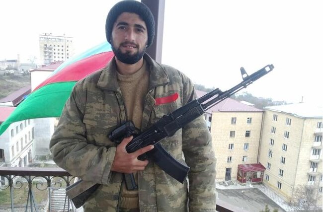 Şuşada ilk cümə namazını qıldıran əsgər: "Anama söz vermişdim ki…" - FOTO