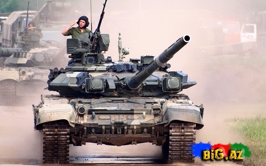 Rus tankları İrəvana yeriyir