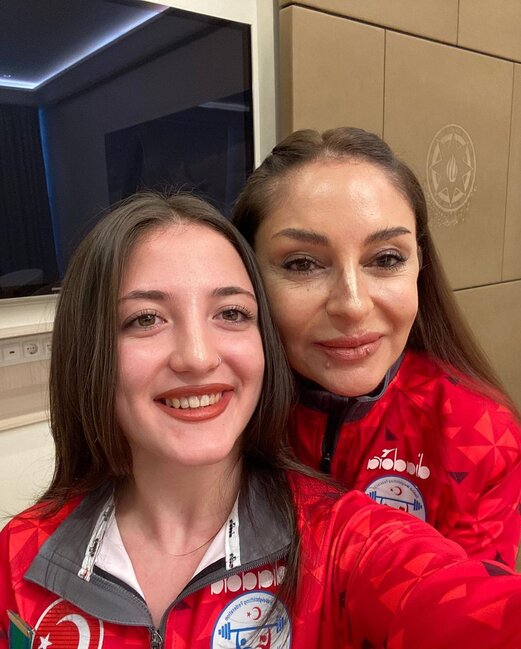 Türkiyəli atletlər Prezident və birinci xanımla selfi çəkdirdilər - FOTOLAR