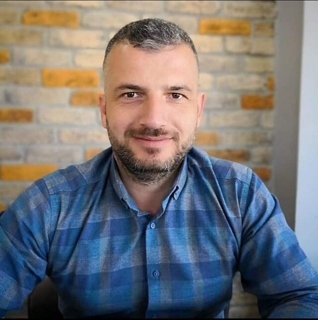 Müdirini, arvadını, qızını öldürdü - sonra intihar etdi