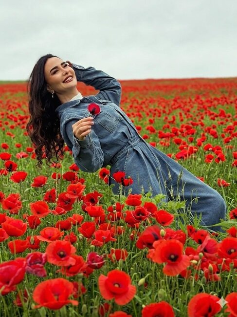 Tülpanları əzən blogerlərə söz atdı - Fotolar