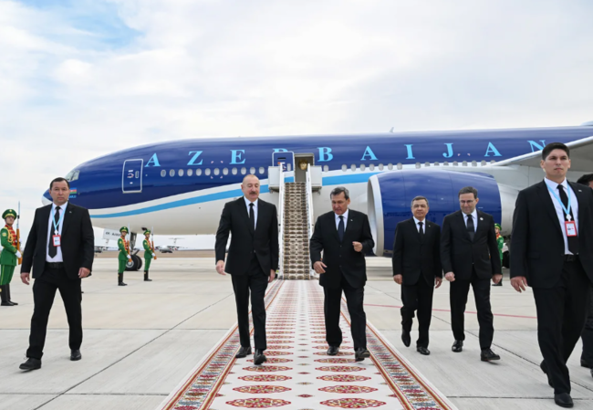 İlham Əliyev Türkmənistana işgüzar səfərə gedib - Foto/Video