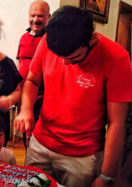 "Günahkaram ki, kimsə 300 manat alır?" deyən deputatın nəvəsinin BAHALI MAŞINI - FOTO