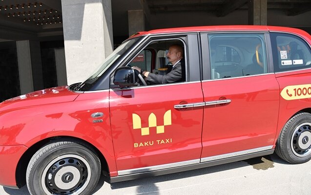 Prezident İlham Əliyev taksi sürdü - VİDEO/FOTO
