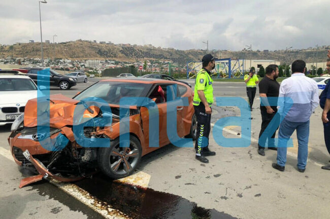 Tanınmış jurnalist ağır qəzaya düşdü: Özü və qızı... - FOTO