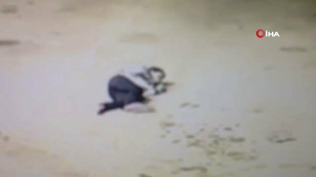 Dalaşdığı arvadını qucağına alıb 12 metrdən tulladı - FOTO