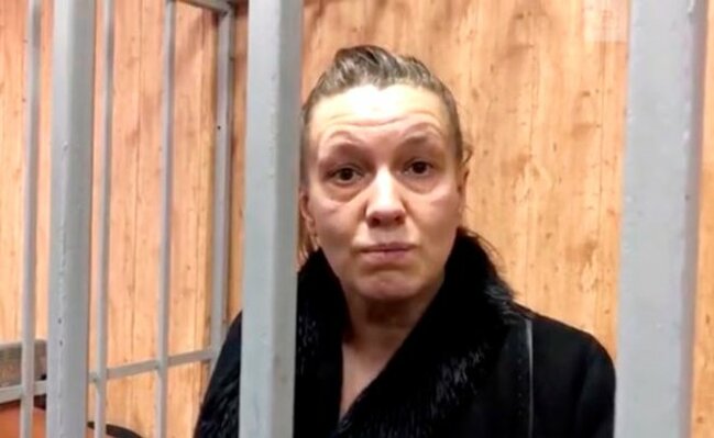 Anası tərəfindən zibilliyə atılan qızın boynundan çıxan hər kəsi ŞOK ETDİ - FOTOLAR