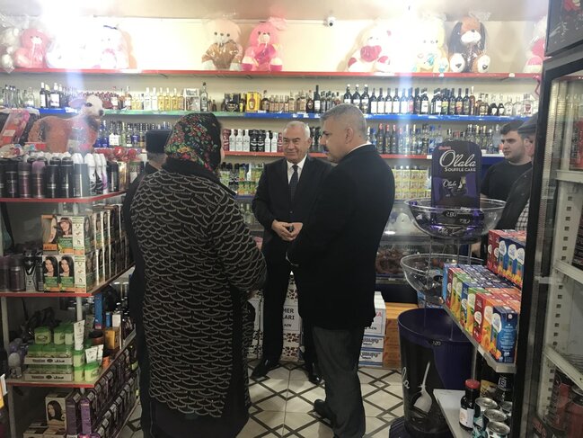 Azərbaycanda icra başçısı bazara gedib qiymətlərlə maraqlandı - FOTOLAR