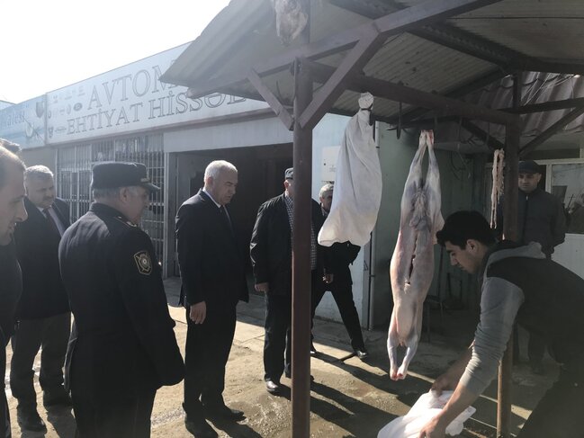 Azərbaycanda icra başçısı bazara gedib qiymətlərlə maraqlandı - FOTOLAR