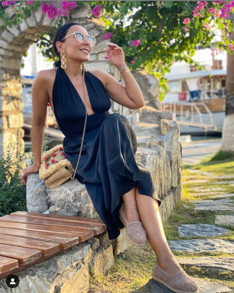 Xalq artisti dərin sinə dekoltesi ilə DİQQƏTDƏ - FOTO