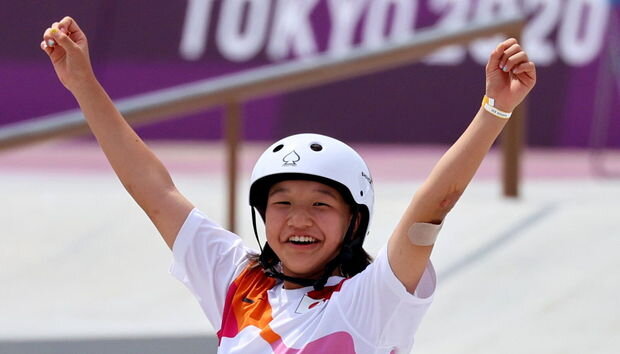 13 yaşlı idmançı Tokioda Olimpiya çempionu oldu