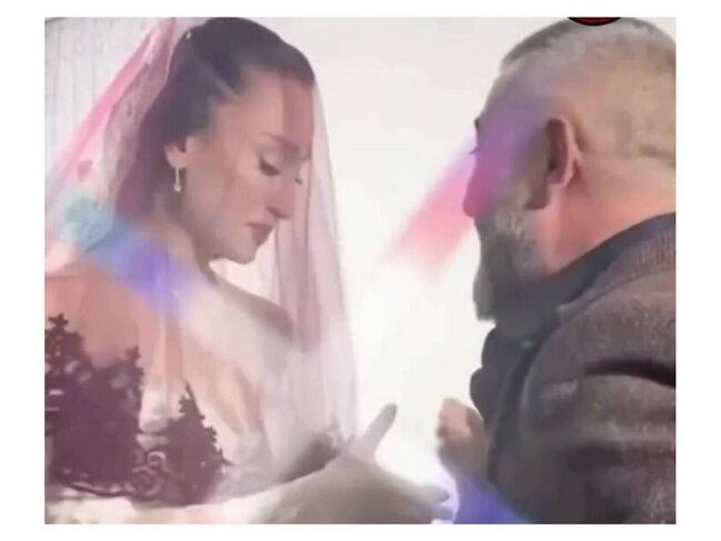 Gəlin köçən qızı atasının hədiyyəsi AĞLATDI - VİDEO