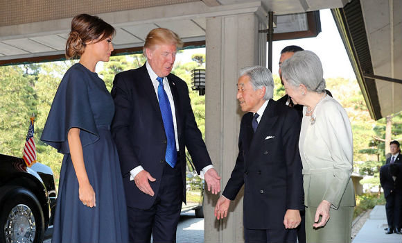 ABŞ prezidenti Yaponiya imperatoru ilə görüşdü