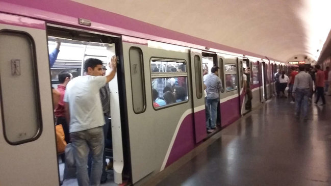 Bakı metrosunda HƏYƏCANLI ANLAR