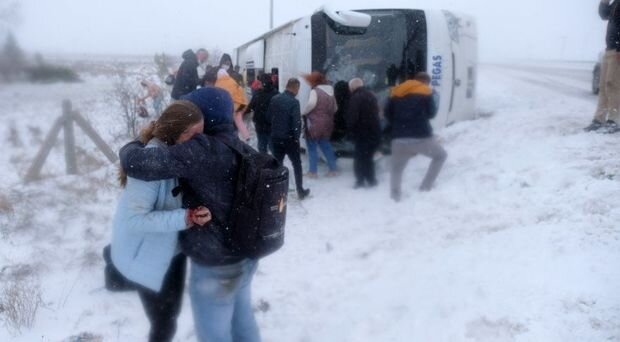 Turistləri daşıyan avtobuslar aşdı: Ölən və yaralılar var - VİDEO