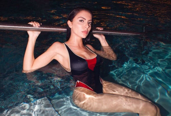 Cazibədar modeldən ehtiraslı paylaşımlar - FOTO