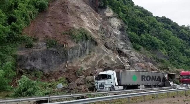 Türkiyədə azərbaycanlı uçqun altında qalıb öldü - Video