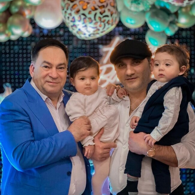 Bu da Əlikramın əkiz nəvələri - FOTO