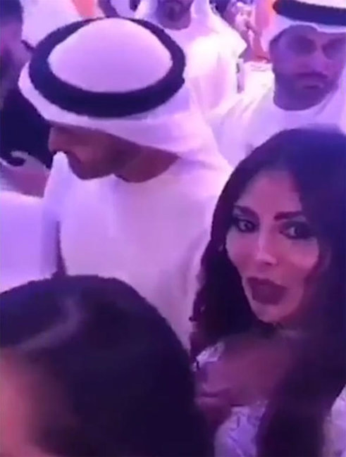 Şahzadə yaxtada modellərlə əylənir - FOTOLAR