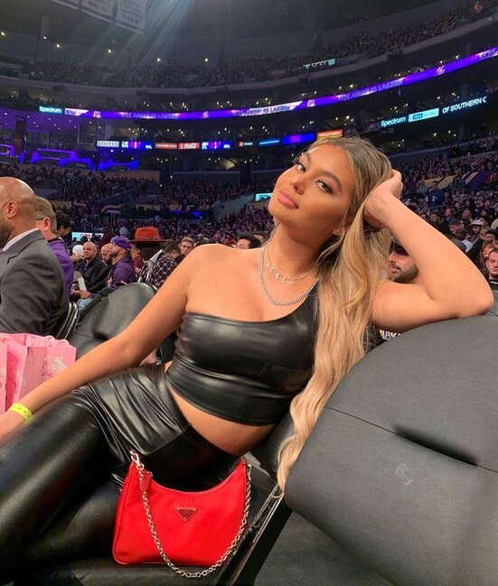 Həyat yoldaşına bu qadınla xəyanət edib - FOTOLAR