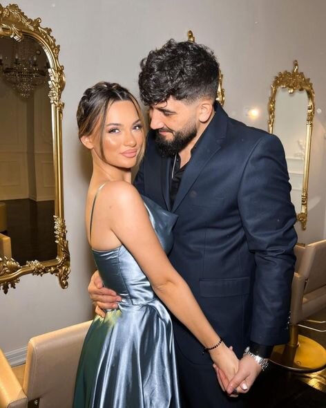 Məşhur bloqer qəzaya düşdü - FOTO