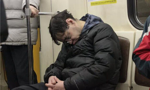 Kişi metro vaqonunda dörd saat yatdı, ayılanda isə…