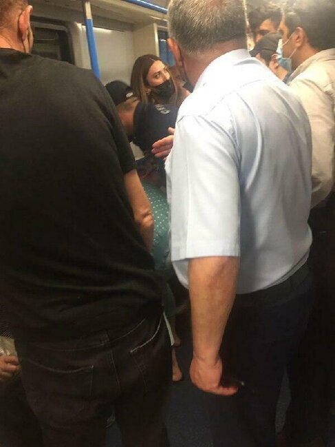 Bakı metrosunda qadının ürəyi getdi - FOTO/VİDEO