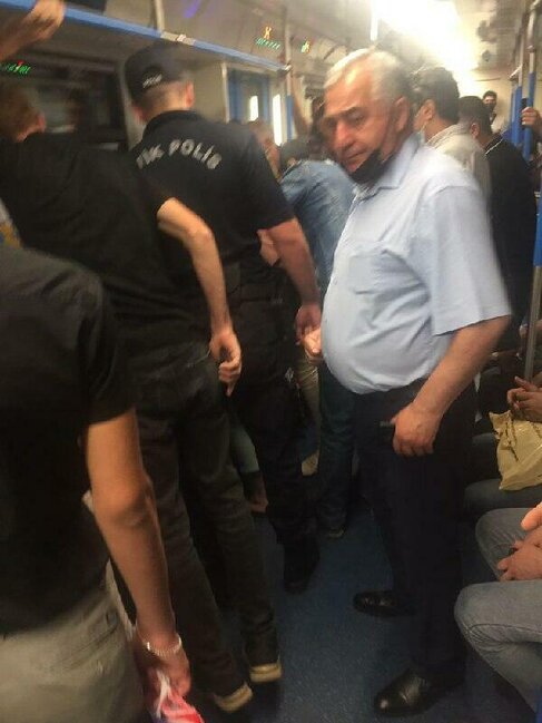 Bakı metrosunda qadının ürəyi getdi - FOTO/VİDEO