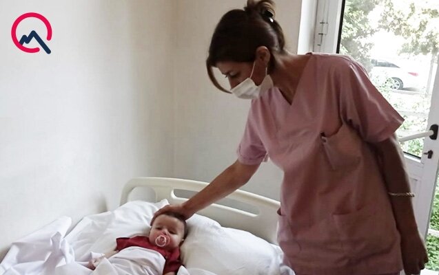 Küçəyə atılan körpə ilə bağlı rəsmi məlumat - FOTOLAR