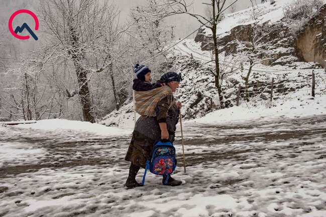 Təhsilin Diqo səviyyəsi... - Uşaq durub neyləsin?
