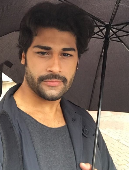 Burak Özçivitin ŞOK FOTOLARI yayıldı