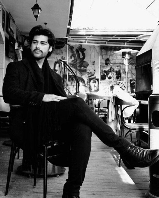 Burak Özçivitin ŞOK FOTOLARI yayıldı